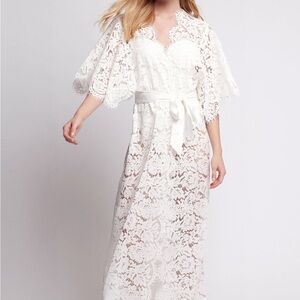 Homebodii Saskia Bridal White Lace Robe